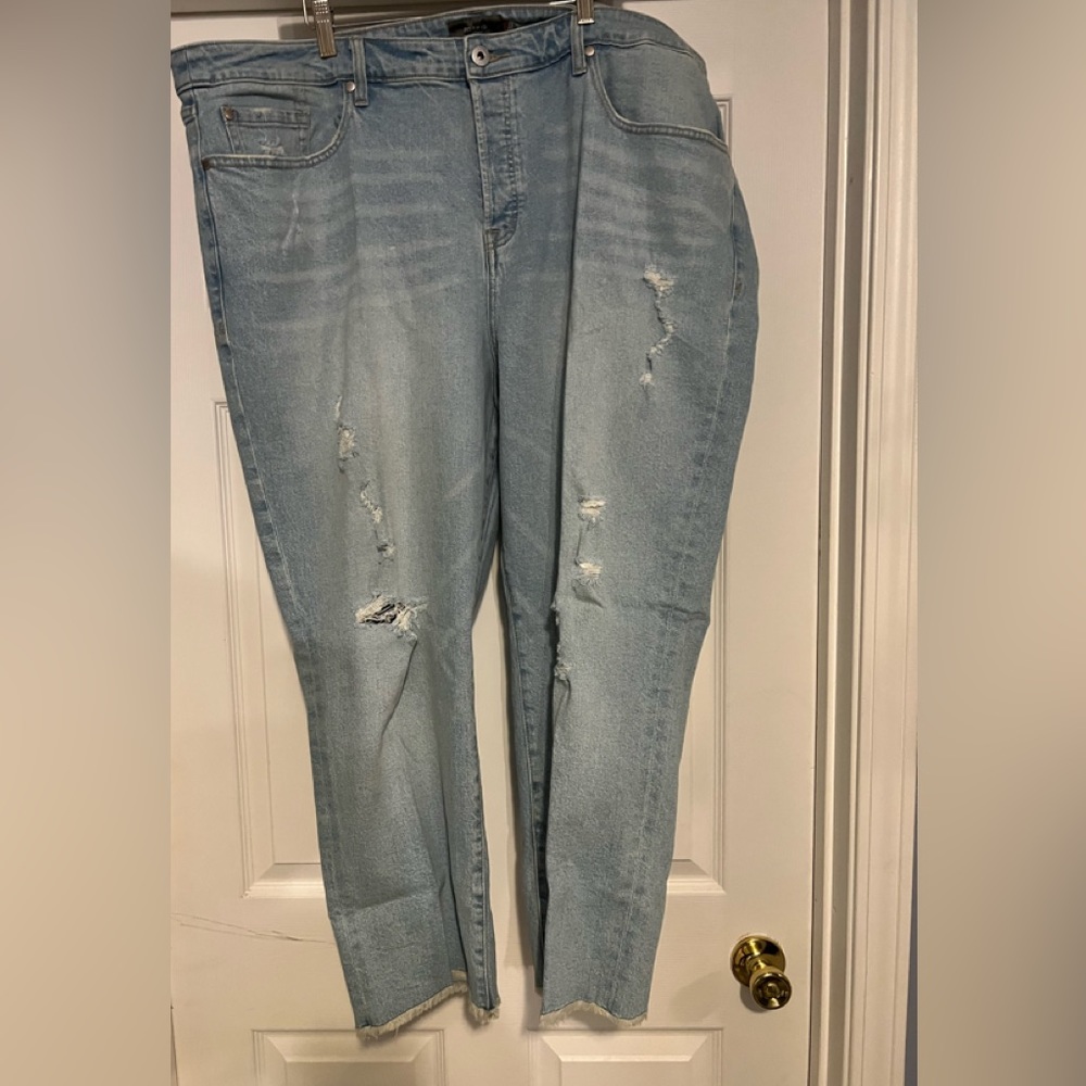 Torrid ripped jeans NWT